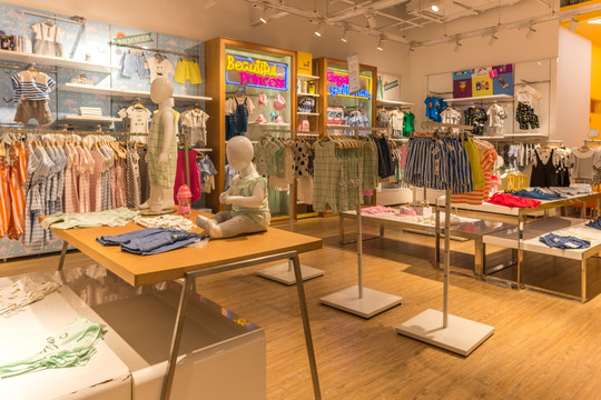 儿童服装超市 一站式童装服饰零售新体验